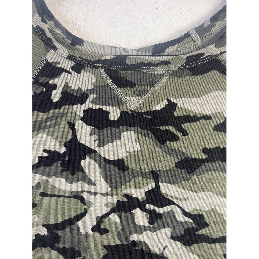 Evereve Camouflage Ribbed Henley Top Size Small Long‎ Sleeve Casual - Picture 2 of 9